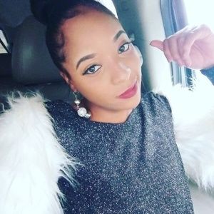 Meet your Posher, Dana